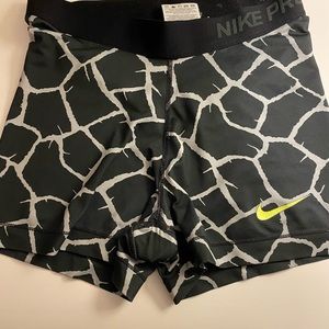 NIKE PROS.